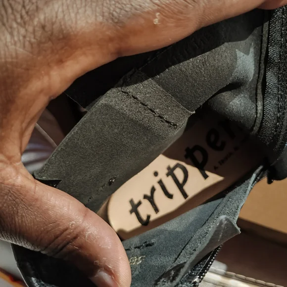 Sleek Black Leather Ankle Boots for Women - Picture 12 of 12